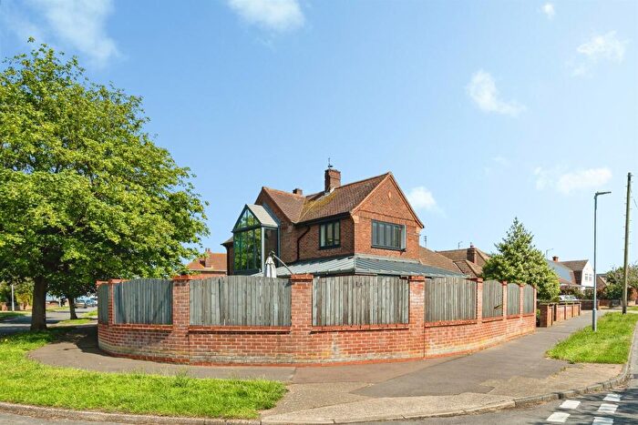 4 Bedroom Detached House For Sale In Victoria Road, Gorleston, Great Yarmouth, NR31