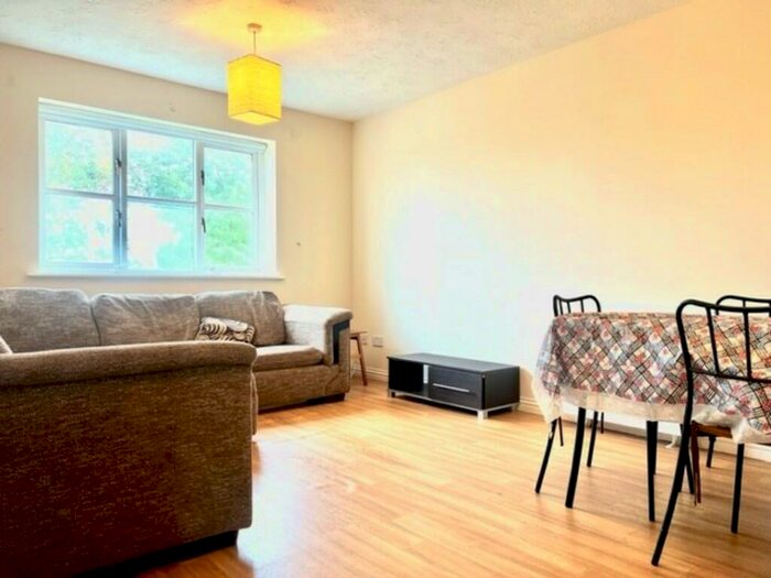 2 Bedroom Flat To Rent In Northwick Park Road, Harrow, HA1