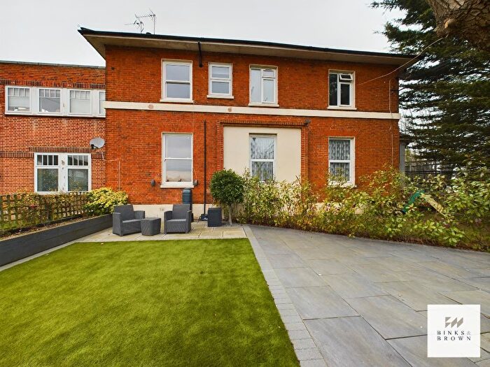 2 Bedroom Maisonette To Rent In The Grove, Wharf Road, Stanford Le Hope, Essex, SS17