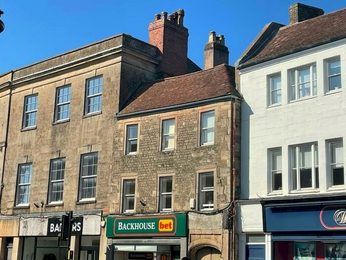 2 Bedroom Flat To Rent In Market Place, Warminster, BA12