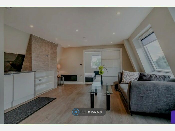 1 Bedroom Flat To Rent In High Street, Rickmansworth, WD3