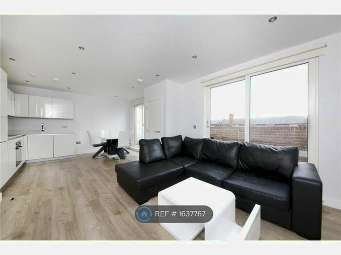 2 Bedroom Flat To Rent In Knapp Road, London, E3