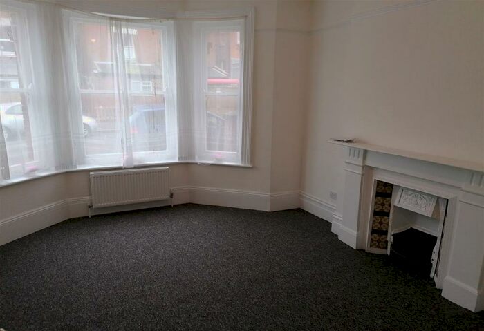 1 Bedroom Flat To Rent In Cambridge Gardens, Folkestone, Kent, CT20