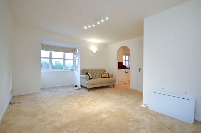 2 Bedroom Flat To Rent In Curtis Drive, London, W3