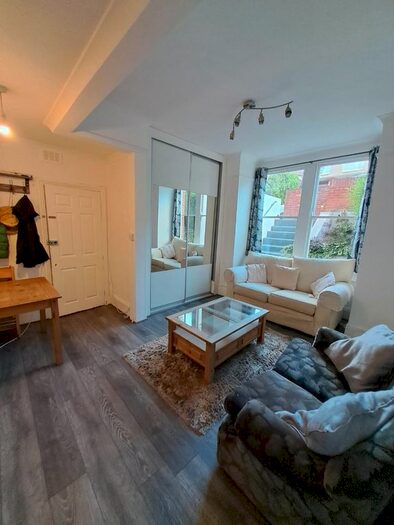 1 Bedroom Flat To Rent In Knollys Road, London, SW16