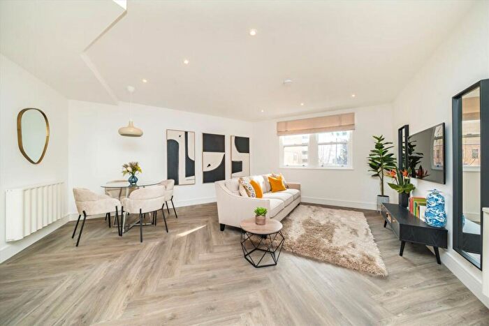 2 Bedroom Flat For Sale In Square Rigger Row, London, SW11