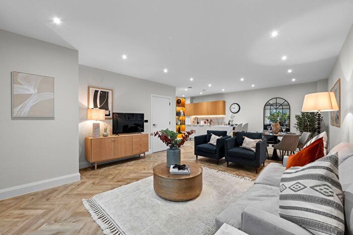 2 Bedroom Flat For Sale In Hillbury Road, Warlingham, CR6