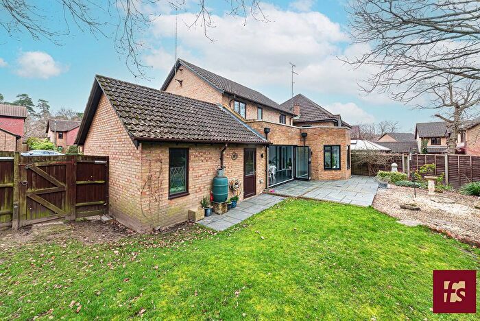 4 Bedroom Detached House For Sale In Chaucer Road, Crowthorne, Berkshire, RG45