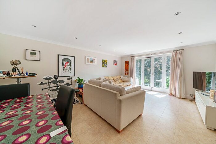 2 Bedroom Flat To Rent In Ridgeway Gardens, Highgate, London, N6