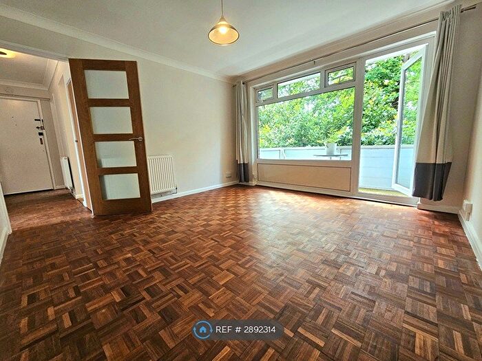2 Bedroom Flat To Rent In Fir Tree Court, Southampton, SO18
