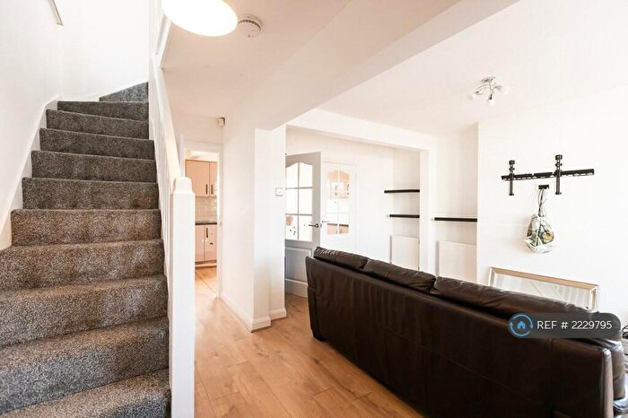 3 Bedroom Semi-Detached House To Rent In Goldthorne Avenue, Sheldon, Birmingham, B26