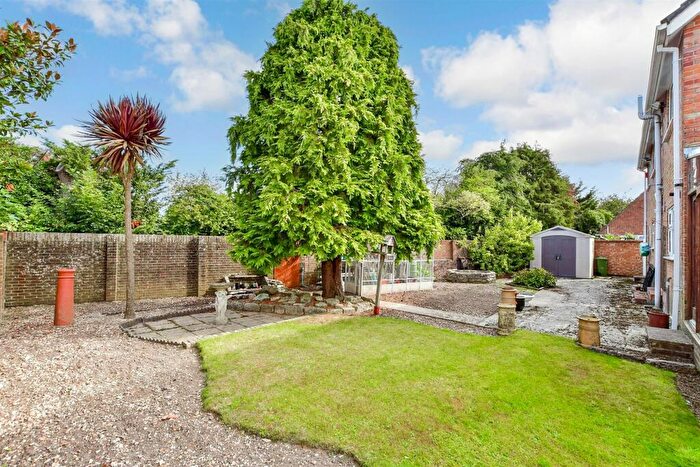 4 Bedroom Detached House For Sale In Christopher Way, Emsworth, Hampshire, PO10