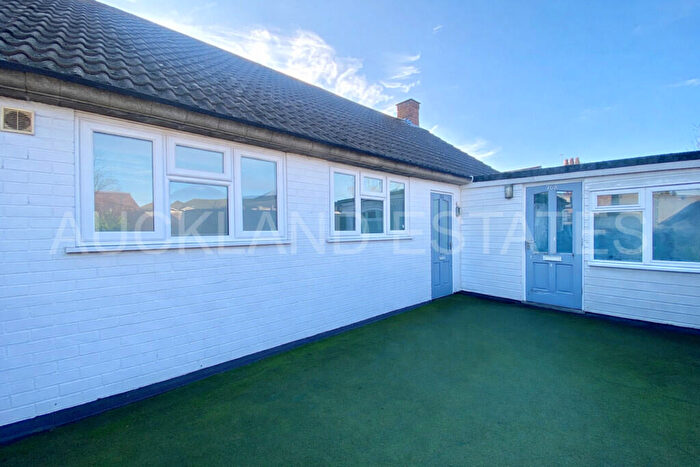 3 Bedroom Apartment To Rent In High Street, Potters Bar, EN6