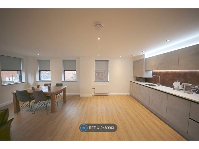 2 Bedroom Flat To Rent In Wood Street, Swindon, SN1