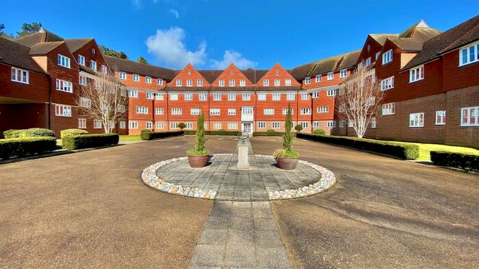 2 Bedroom Apartment To Rent In Elizabeth Drive, Banstead, SM7