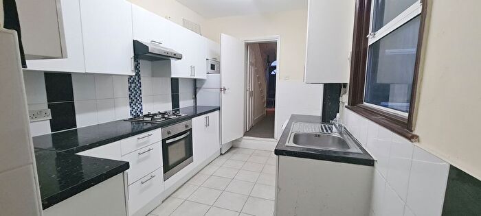 4 Bedroom Terraced House To Rent In Leytonstone Road, London, Uk, E15