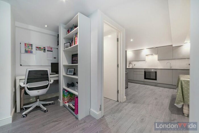 2 Bedroom Flat To Rent In Crossford Street, London, SW9