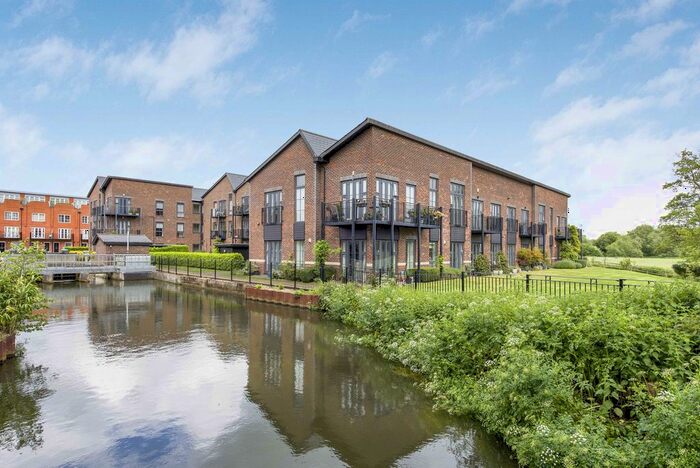 2 Bedroom Flat To Rent In Gresham Park Road, Woking, GU22