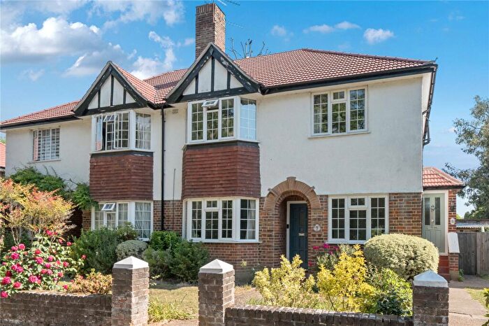 2 Bedroom Maisonette For Sale In Ditton Lawn, Portsmouth Road, Thames Ditton, KT7