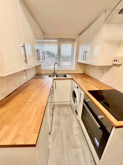 2 Bedroom Flat To Rent In Christchurch Road, Boscombe, Bournemouth, BH7