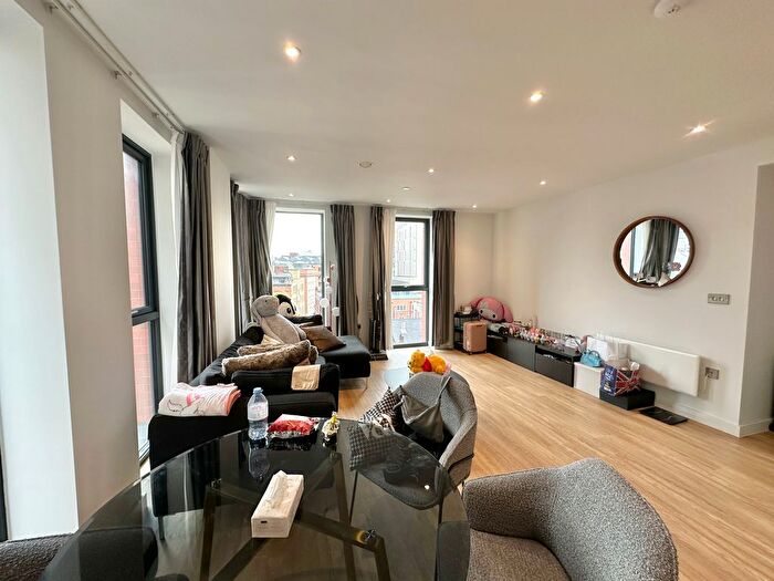 2 Bedroom Flat To Rent In Whitworth Street, Manchester, M1