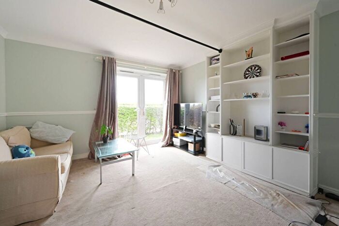 2 Bedroom Flat To Rent In Canary Wharf, Isle Of Dogs, London, E14