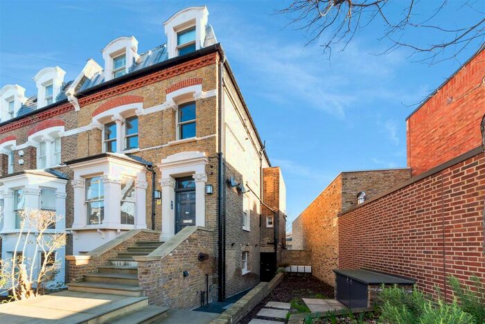 1 Bedroom Flat To Rent In Dorncliffe Road, Fulham, SW6