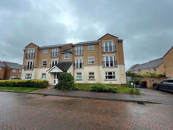 2 Bedroom Flat For Sale In Dimmock Close, Leighton Buzzard, Bedfordshire, LU7