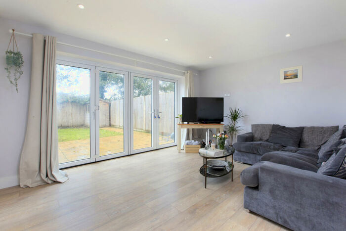 4 Bedroom Terraced House To Rent In Eveline Road, London, CR4