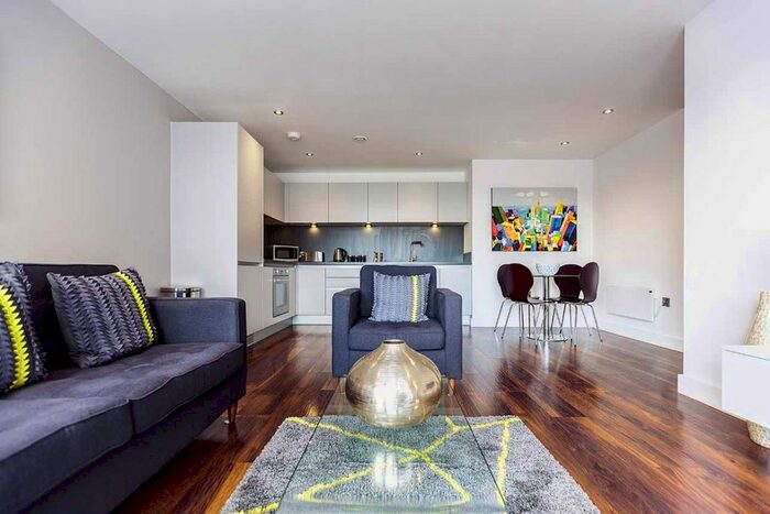 3 Bedroom Town House To Rent In Ordsall Ln, Manchester, M5