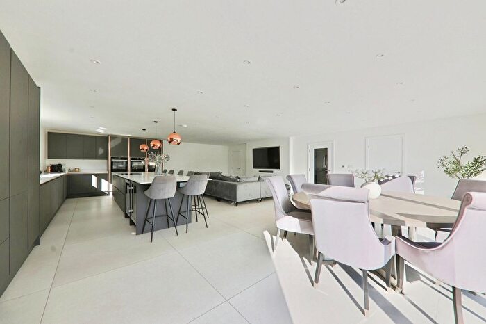 6 Bedroom Detached House For Sale In Hull Road, Woodmansey, Beverley, HU17