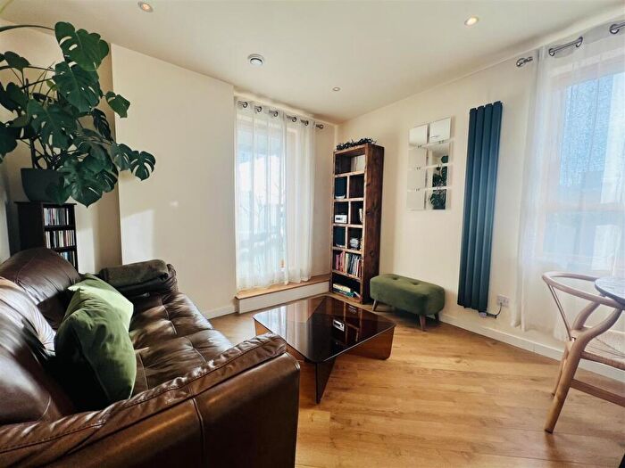 2 Bedroom Apartment To Rent In The Gateway South, Marsh Lane, Leeds City Centre, LS9