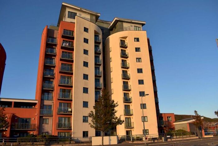 2 Bedroom Flat To Rent In South Quay, Swansea, SA1