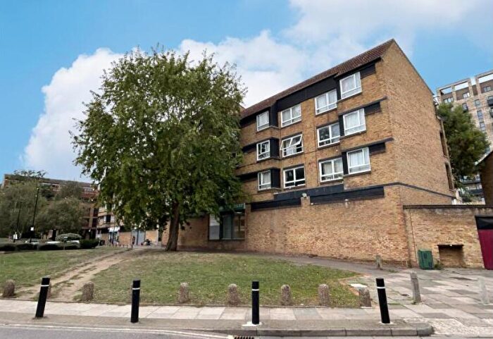 2 Bedroom Flat To Rent In Whinchat Road, London, SE28