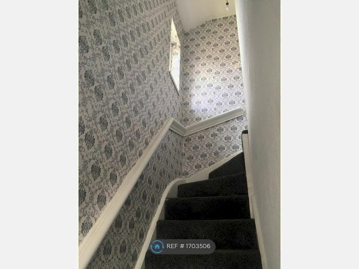 2 Bedroom Flat To Rent In Tansley Hill Avenue, Dudley, DY2