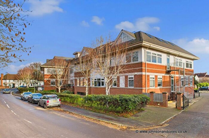 1 Bedroom Flat To Rent In Four Corners, Chertsey, KT16