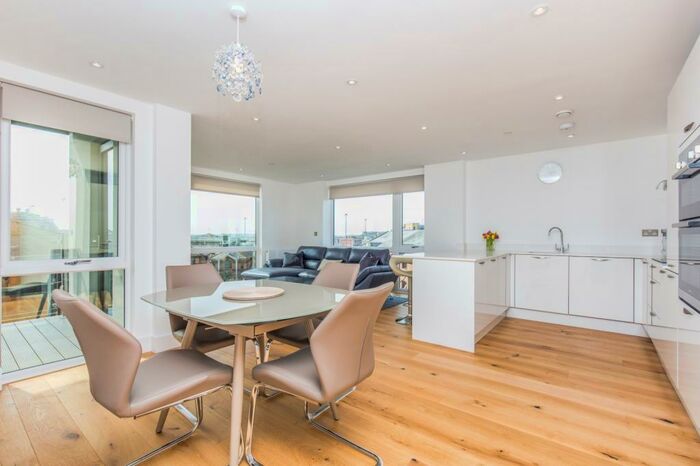 2 Bedroom Apartment To Rent In Alexandra Wharf, Ocean Village, SO14