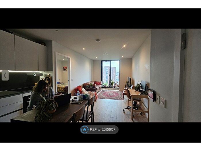 2 Bedroom Flat To Rent In Aspin Lane, Manchester, M4