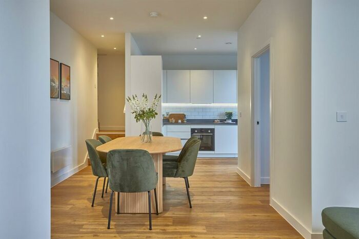 3 Bedroom Apartment To Rent In Mount Yard, Old Mount Street, M4