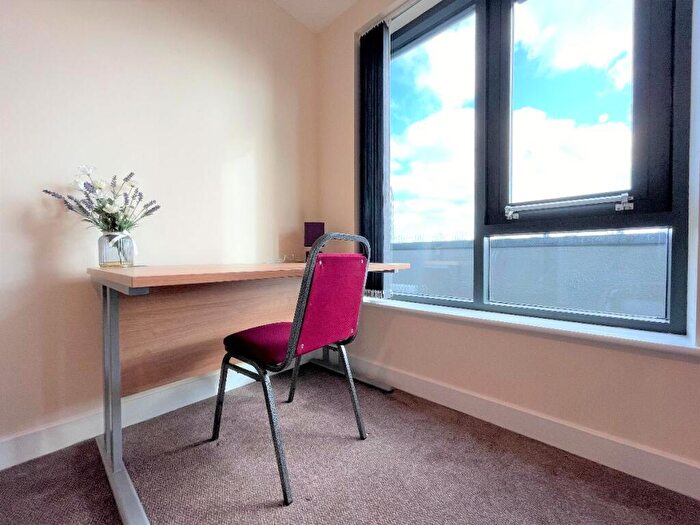 3 Bedroom Flat To Rent In Long Line, Sheffield, S17