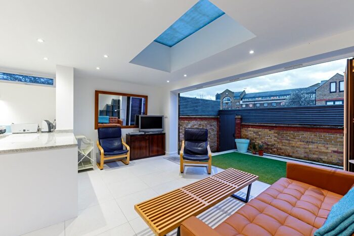 3 Bedroom Terraced House To Rent In Torrington Place, London, E1W