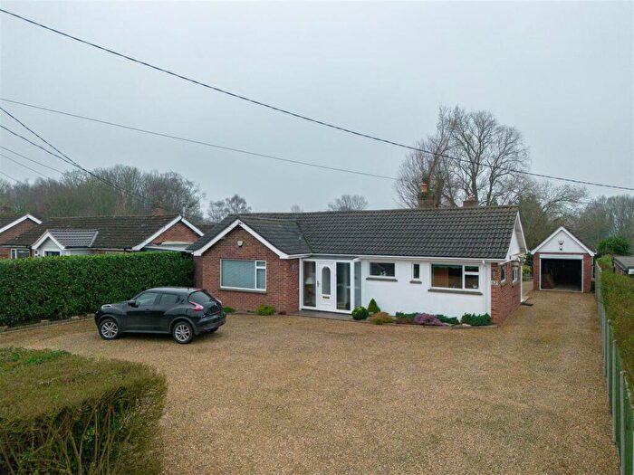 4 Bedroom Detached Bungalow For Sale In The Close, Roydon, Diss, IP22