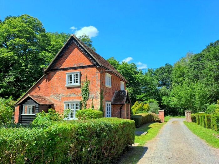 2 Bedroom Detached House To Rent In Morgaston Road, RG26