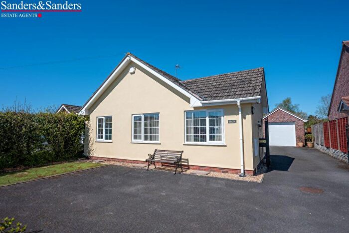 3 Bedroom Detached Bungalow For Sale In Oak Tree Lane, Cookhill, Alcester, B49