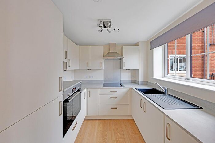 1 Bedroom Flat To Rent In Orchard Lane, Alton, GU34