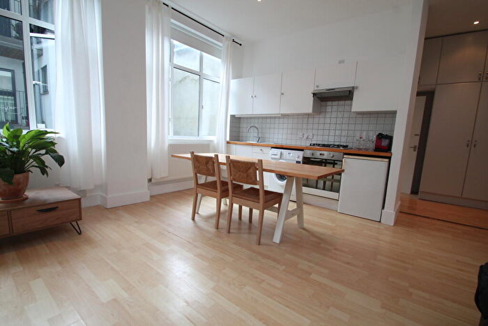 Flat To Rent In Rollins Street, Bermondsey, SE15