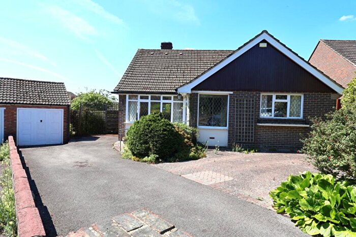 3 Bedroom Detached Bungalow For Sale In Peak Road, Clanfield, PO8