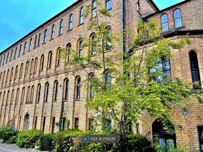 2 Bedroom Flat To Rent In Markhams Court, Buckingham, MK18