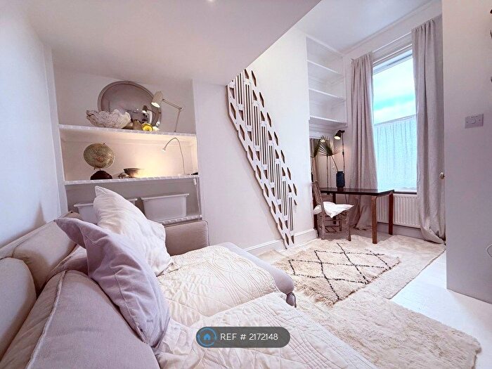 Studio To Rent In London, London, W9