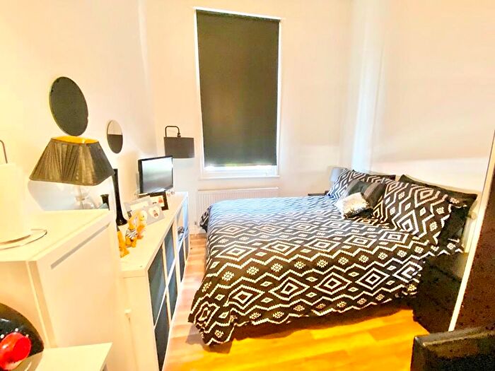 Studio To Rent In Brent Street, Hendon, NW4